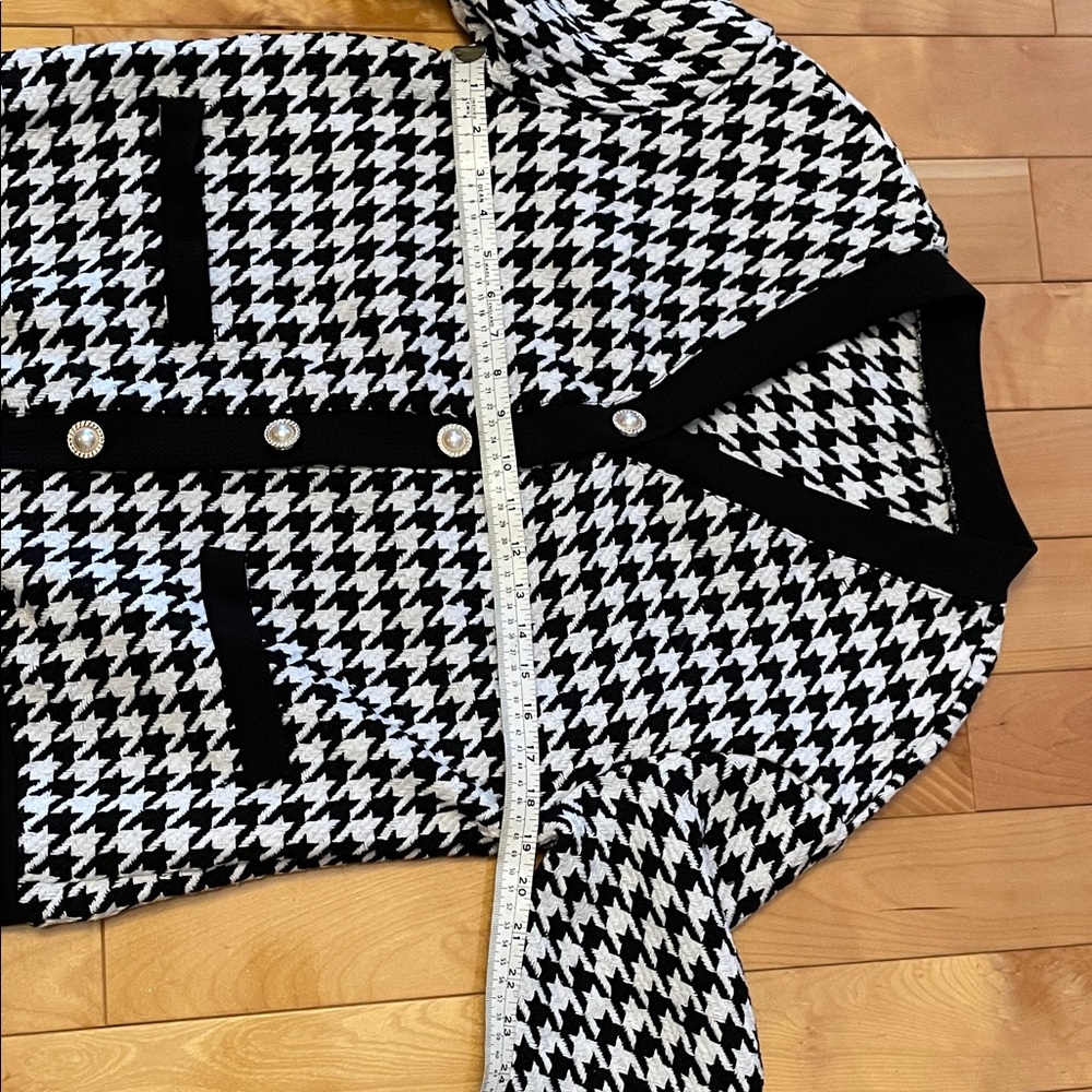 M. CHIC Black and White Houndstooth Cardigan - Picture 5 of 5